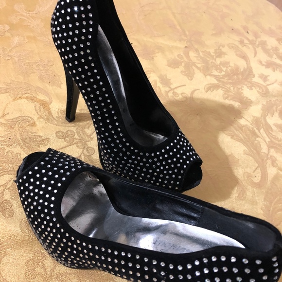 HIGH HEELS - Picture 2 of 2